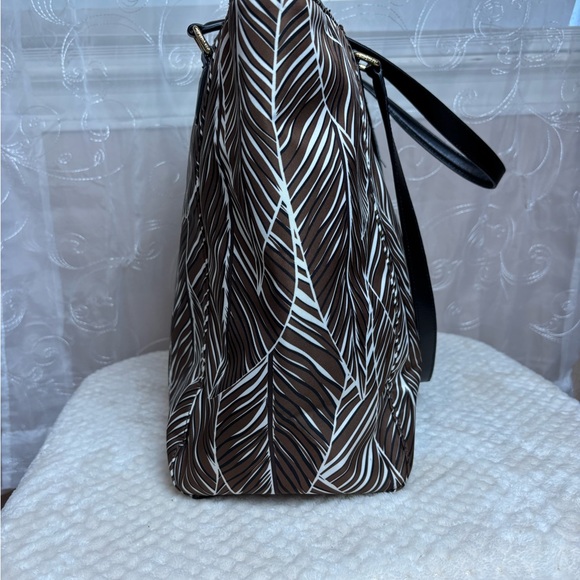 Vera Bradley Brown Banana Leaves Ella Tote, Large